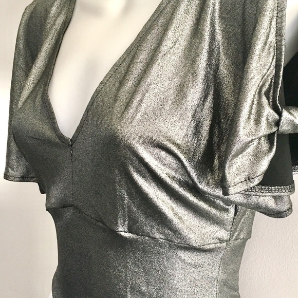 Revamped | Keyhole Sleeve Crop Top - Picture 4 of 7